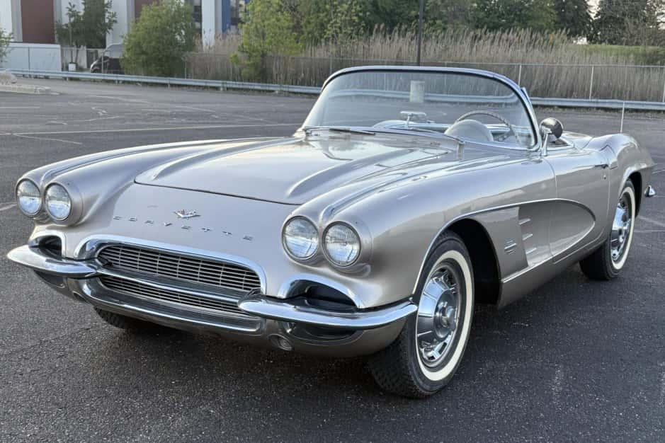 1961 Chevrolet Corvette C1 (1961-1962) sold for $44,000