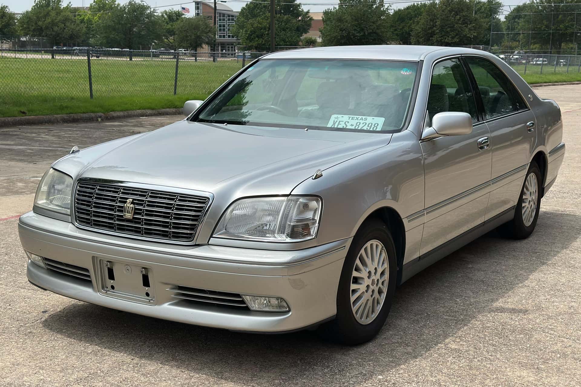2000 Toyota Crown sold for $6,850