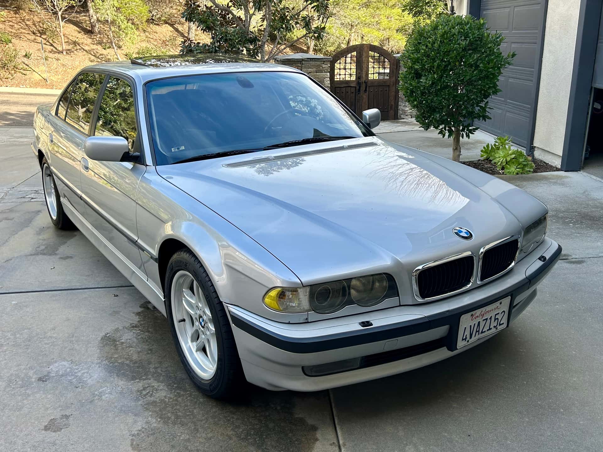 2001 BMW 740iL sold for $3,500