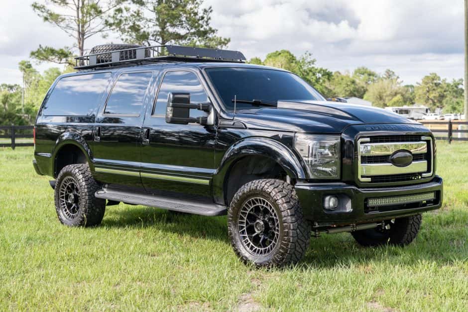 2003 Ford Excursion sold for $30,000