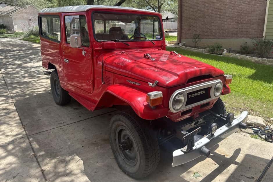 1978 Toyota Land Cruiser FJ40 sold for $9,400