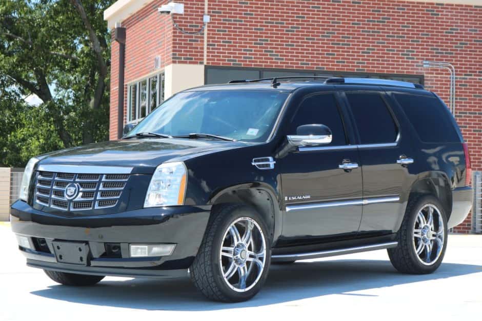 2007 Cadillac Escalade & EXT GMT900 (2007-2014) sold for $8,800