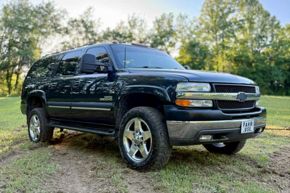 2003 Chevrolet Suburban (GMT800 2000-2006) sold for $16,750