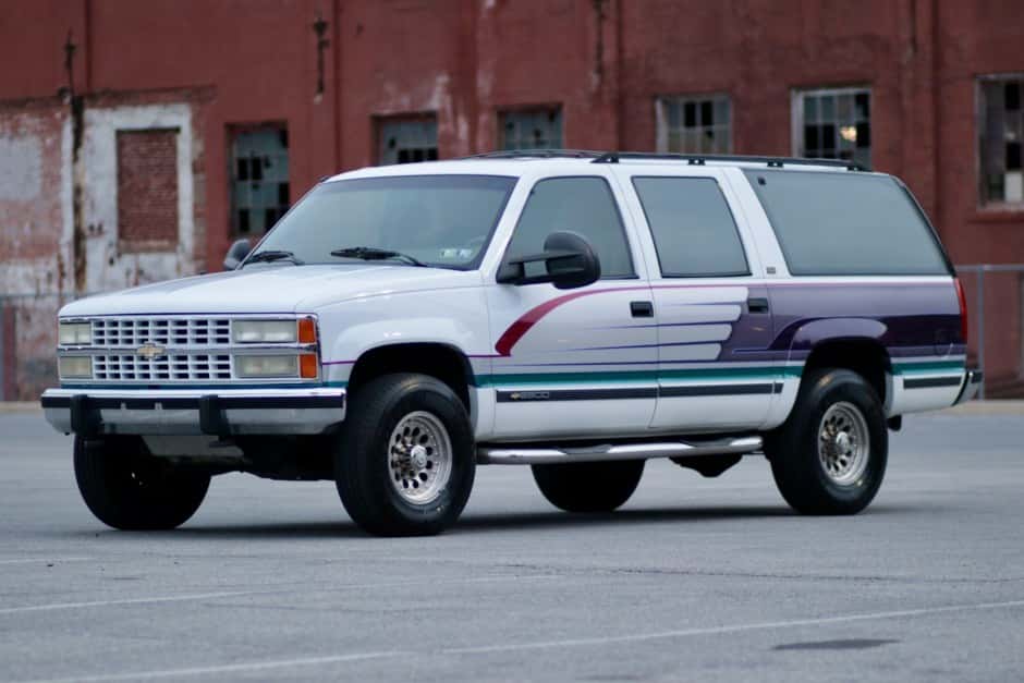 1993 Chevrolet Suburban (GMT400 1992-1999) sold for $14,500