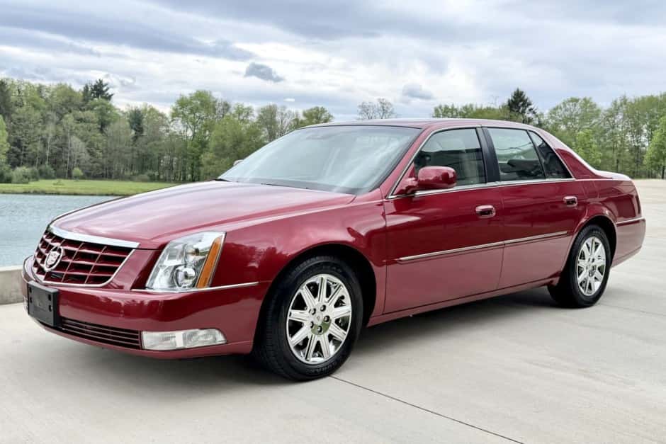 2011 Cadillac DTS sold for $18,250