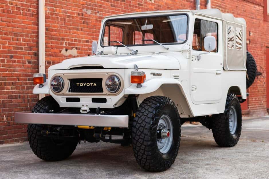1977 Toyota Land Cruiser FJ40 sold for $32,500