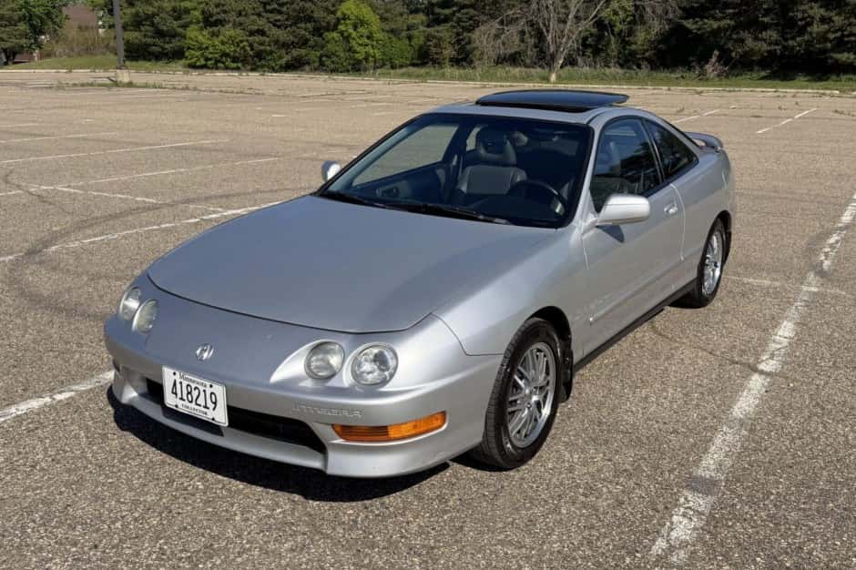 2000 Acura Integra sold for $7,500
