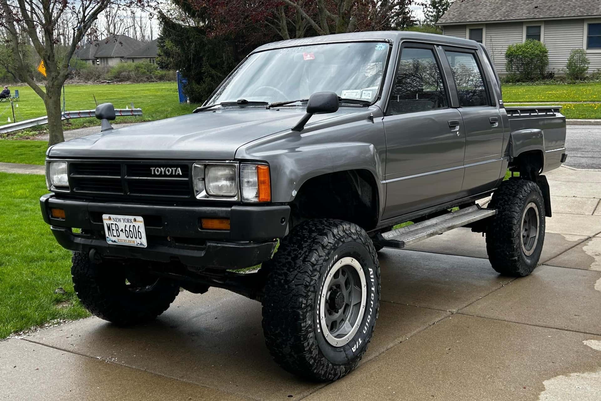 1986 Toyota Hilux sold for $11,900