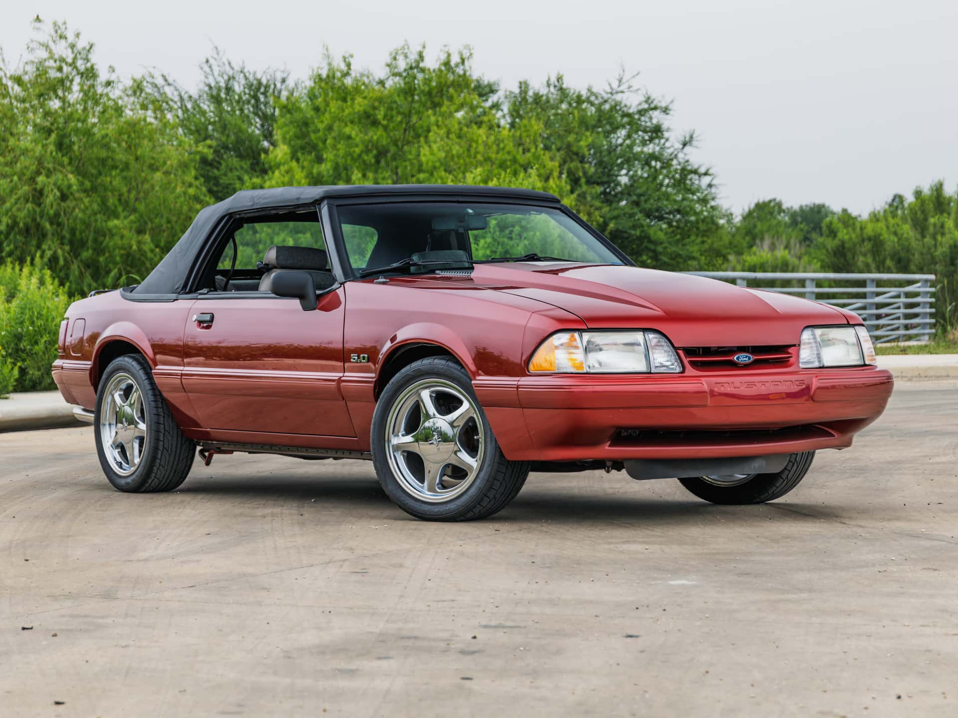1992 Ford Mustang sold for $10,600