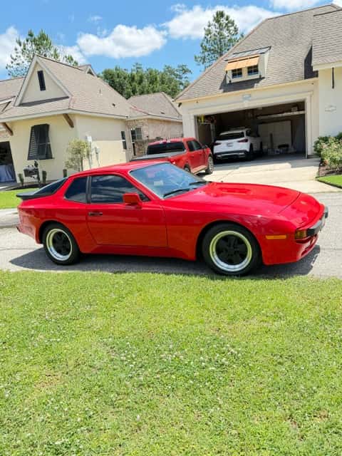 1983 Porsche 944 sold for $7,900