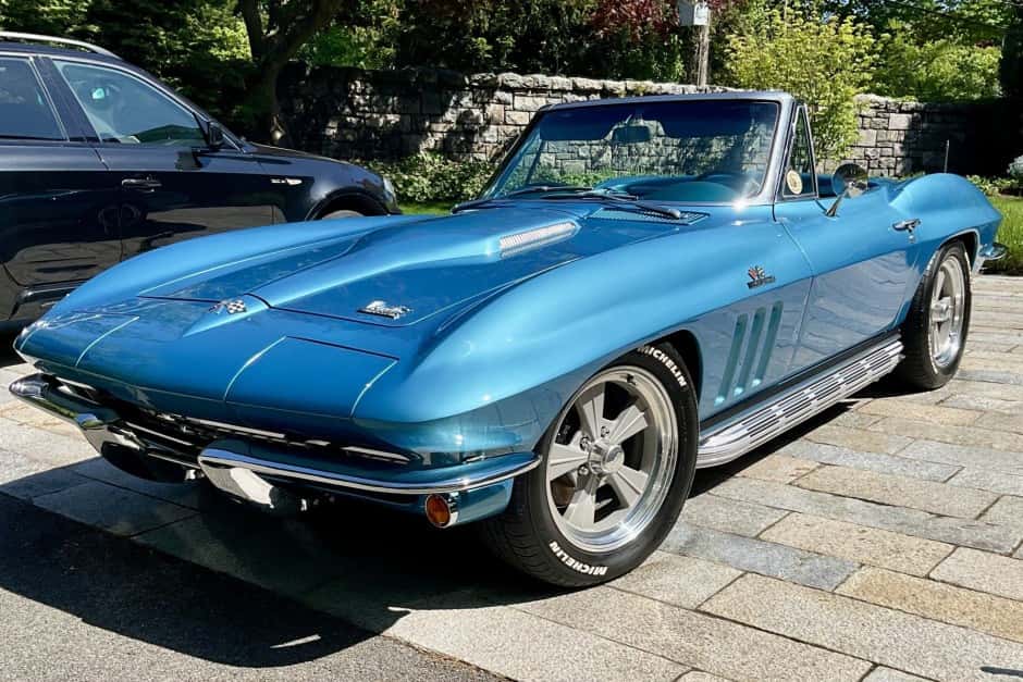1966 Chevrolet Corvette C2 (1966) sold for $100,000
