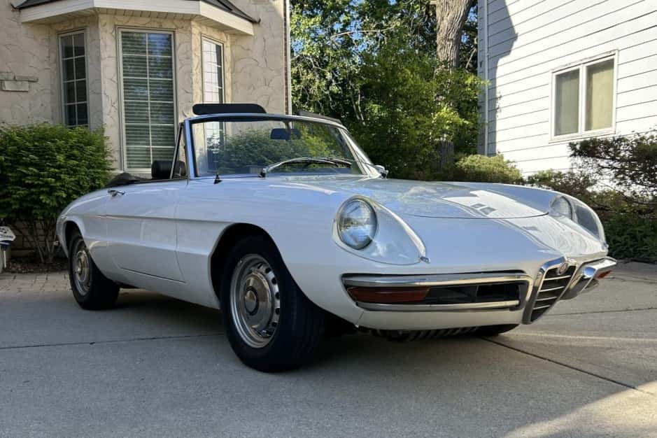 1969 Alfa Romeo 105/115 Spider Series 1 sold for $38,000