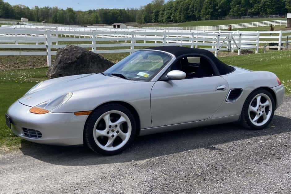 2000 Porsche 986 Boxster sold for $9,250