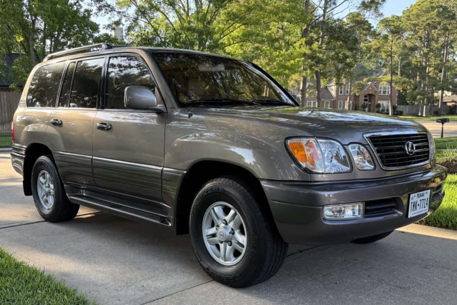 2000 Lexus LX470 sold for $46,500