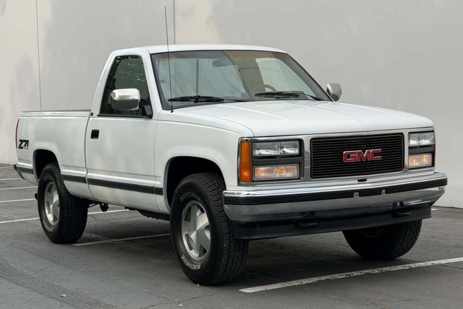 1990 GMC Sierra (GMT400 1988-2002) sold for $18,750