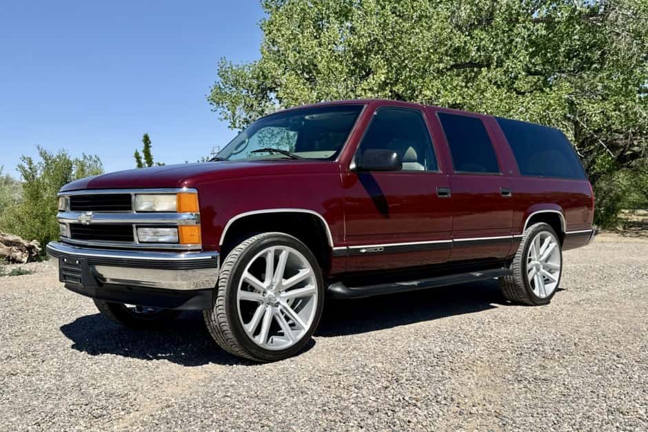 1999 Chevrolet Suburban (GMT400 1992-1999) sold for $4,500