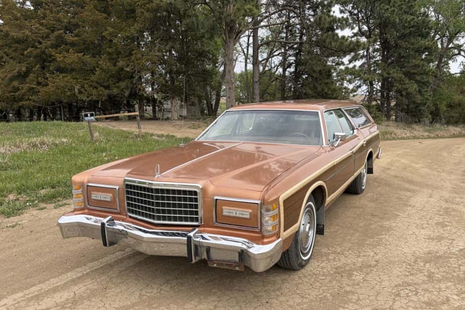 1976 Ford Country Squire sold for $8,300