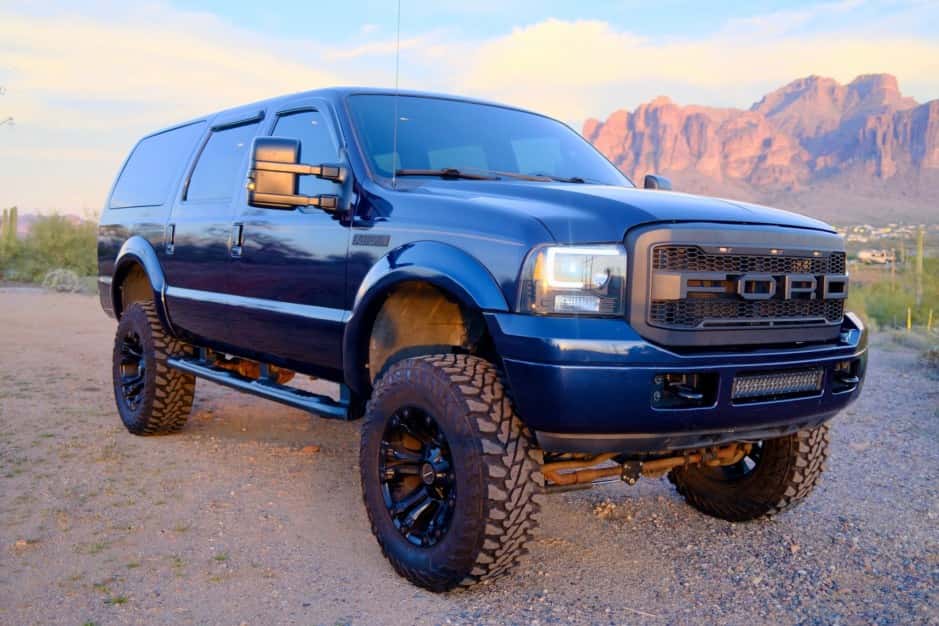 2005 Ford Excursion sold for $30,500