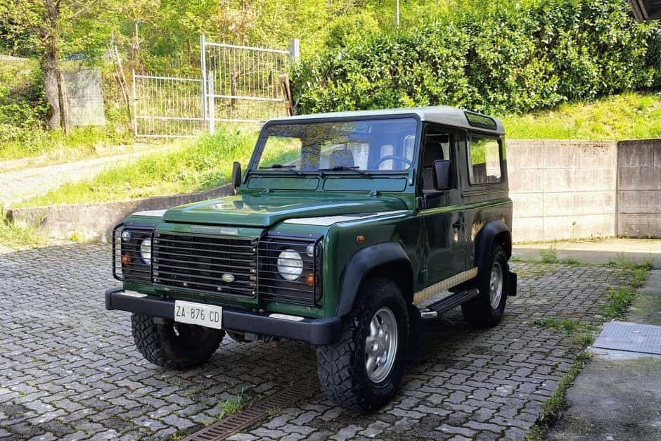 2001 Land Rover 90 / Defender 90 (Euro Spec) sold for $23,000