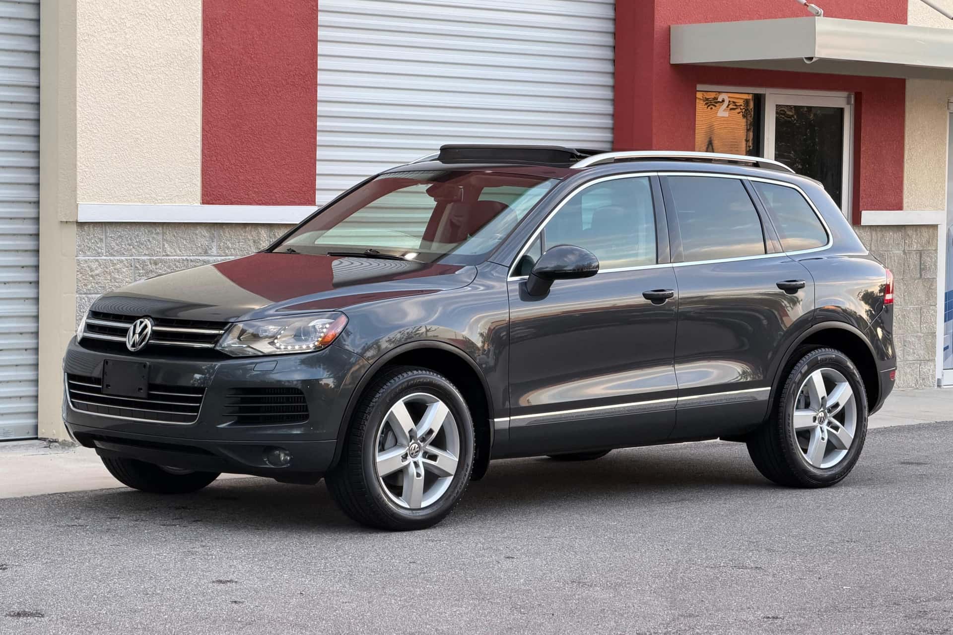 2012 Volkswagen Touareg sold for $10,600