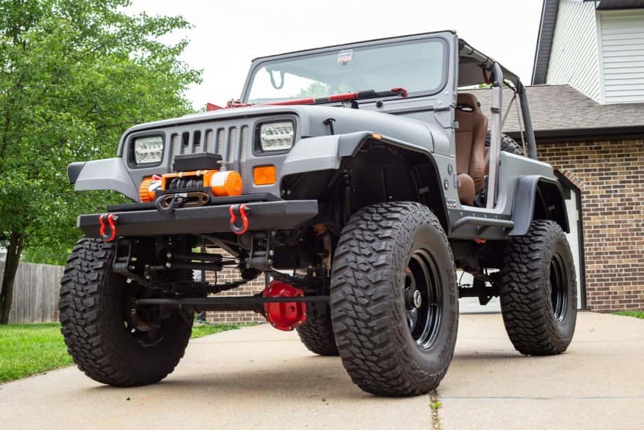 1992 Jeep Wrangler YJ (1987-1995) sold for $11,500