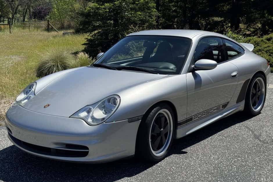 2003 Porsche 996 911 Carrera sold for $37,000