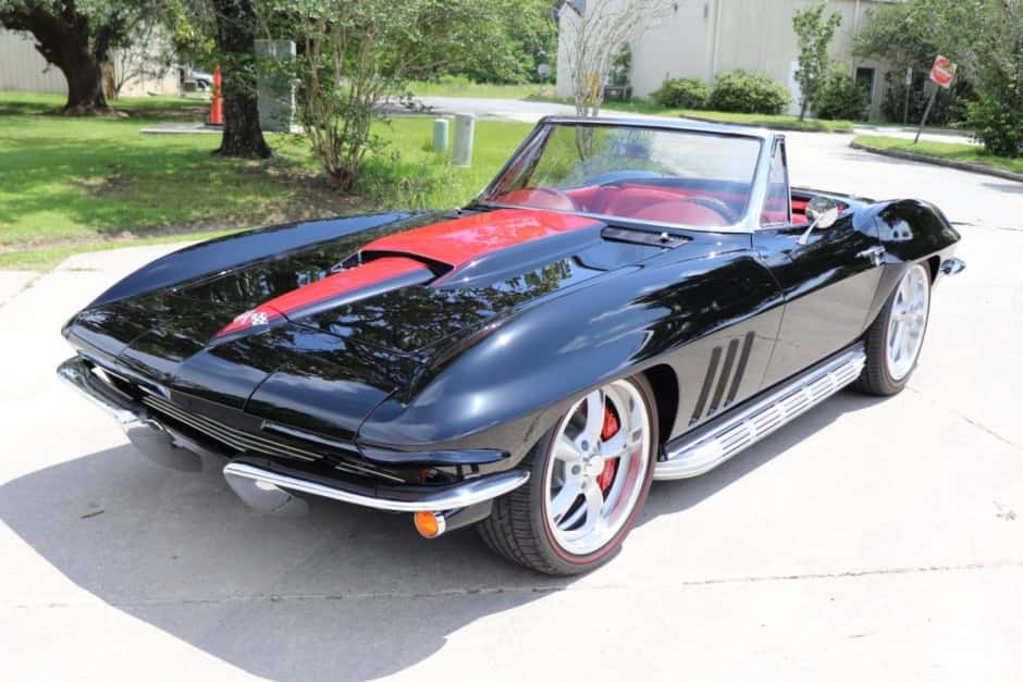 1965 Chevrolet Corvette C2 (1965) sold for $140,000