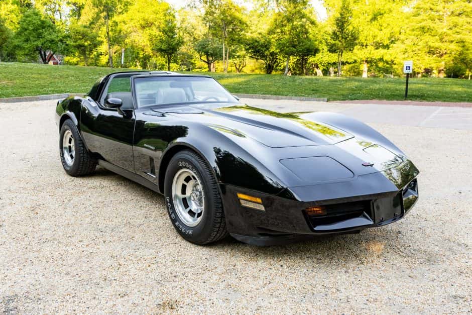 1982 Chevrolet Corvette C3 Coupe (1973-1982) sold for $15,000