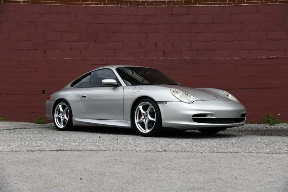 2003 Porsche 996 911 Carrera sold for $38,996