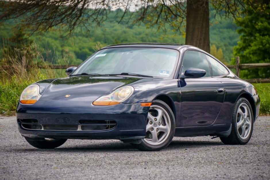 1999 Porsche 996 911 Carrera sold for $32,500