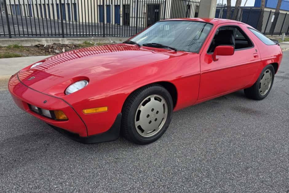 1984 Porsche 928 sold for $13,250