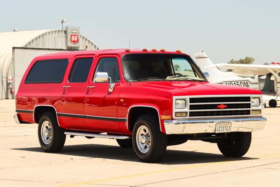 1991 Chevrolet Suburban (1973-1991) sold for $9,501