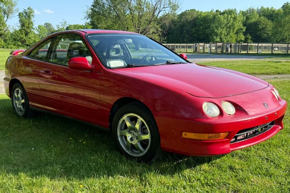 1999 Acura Integra sold for $8,100