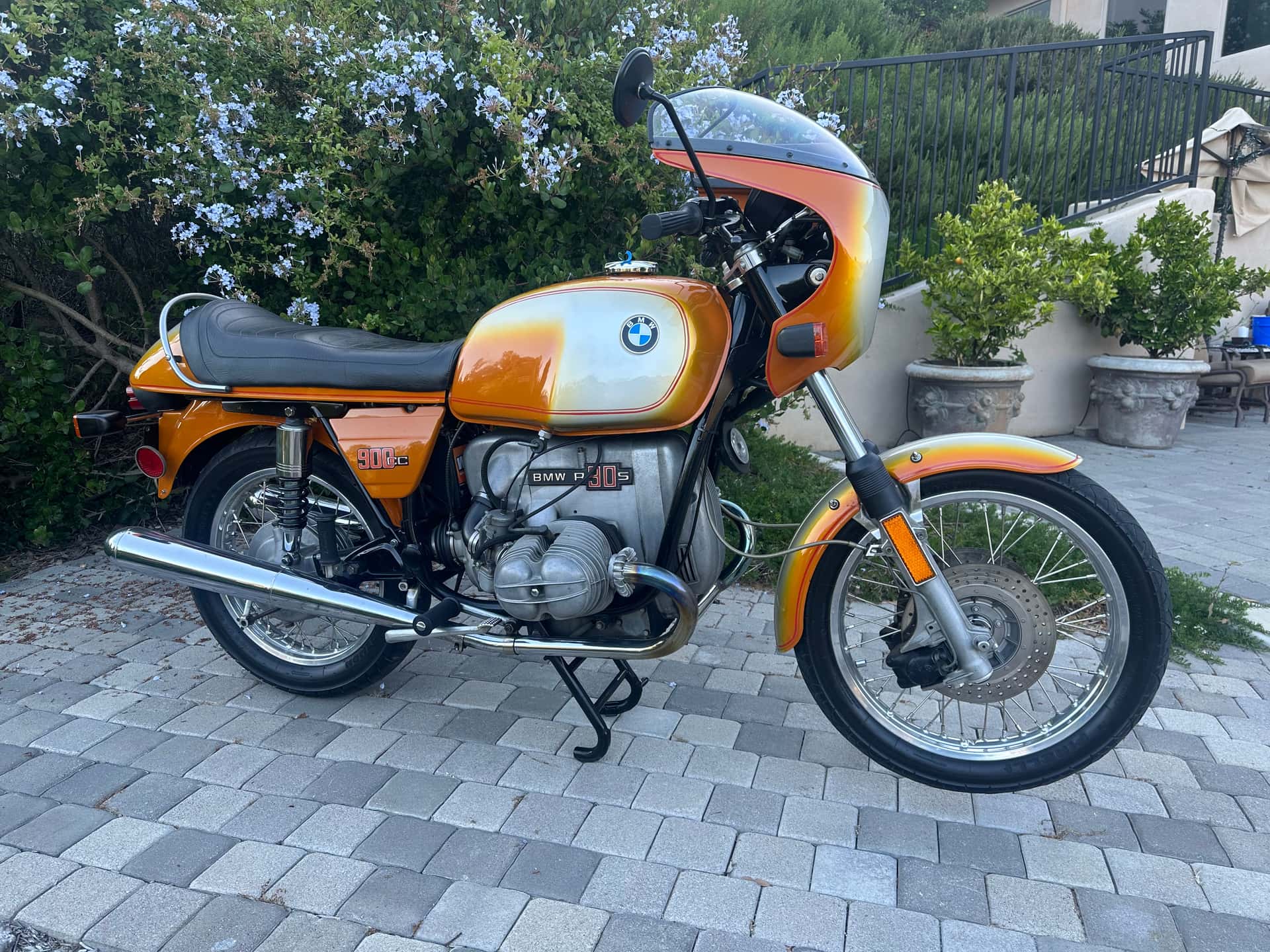 1975 BMW R90S sold for $7,476