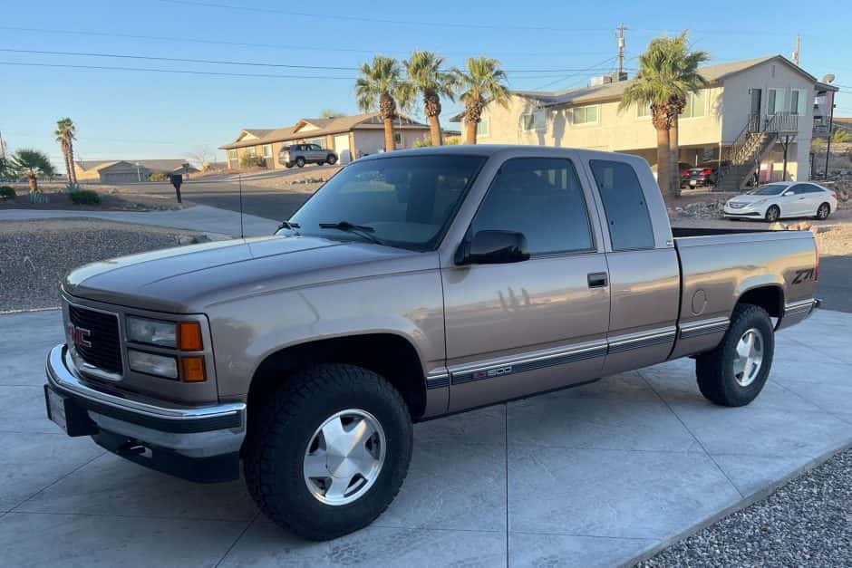 1995 GMC Sierra (GMT400 1988-2002) sold for $17,000