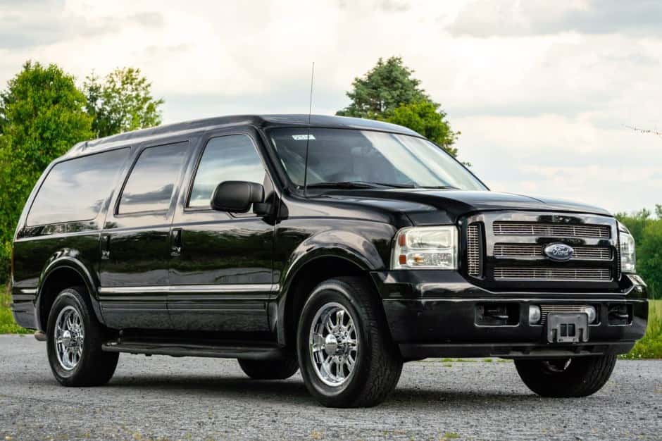2005 Ford Excursion sold for $19,000