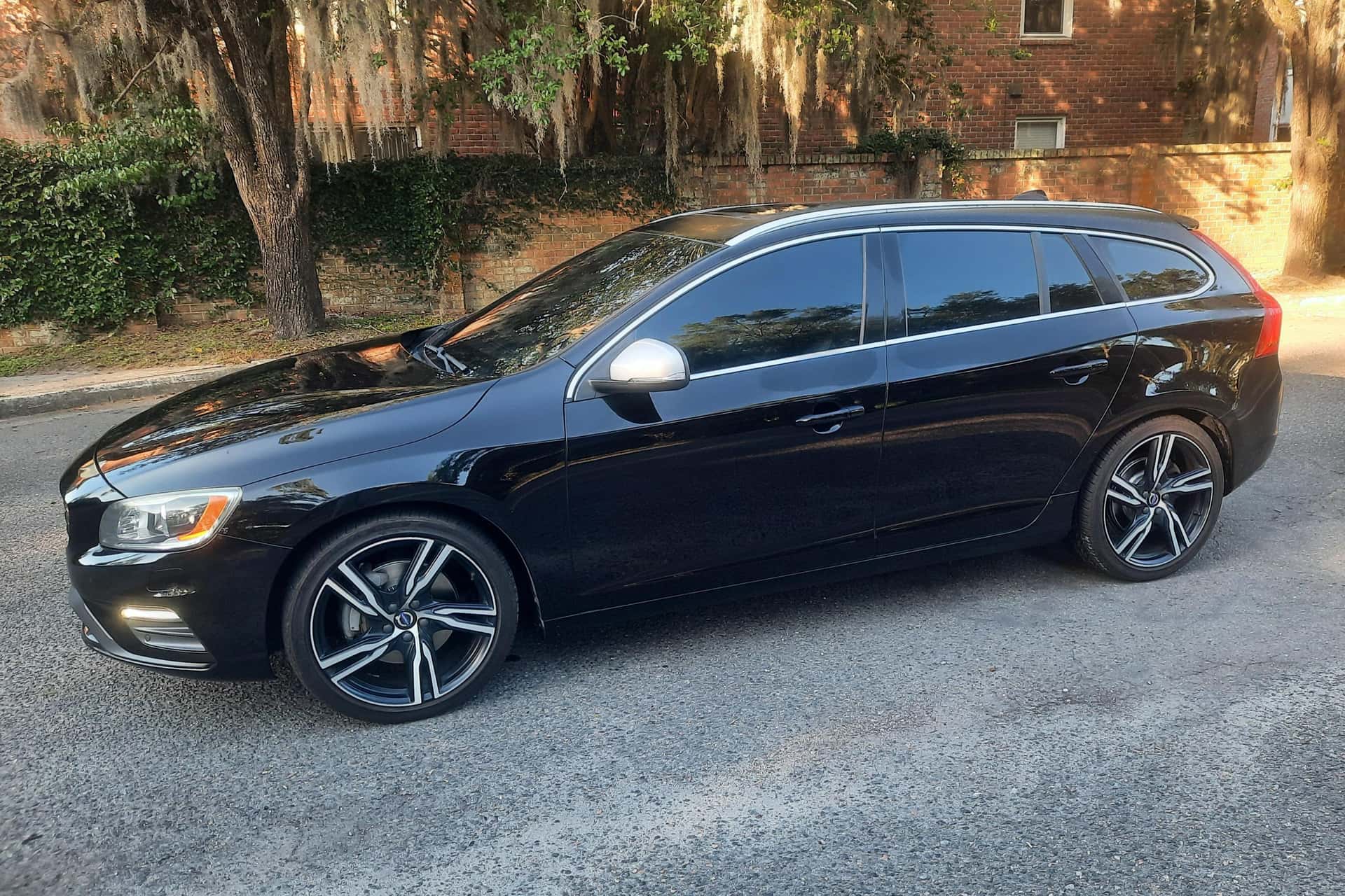 2017 Volvo V60 sold for $11,701