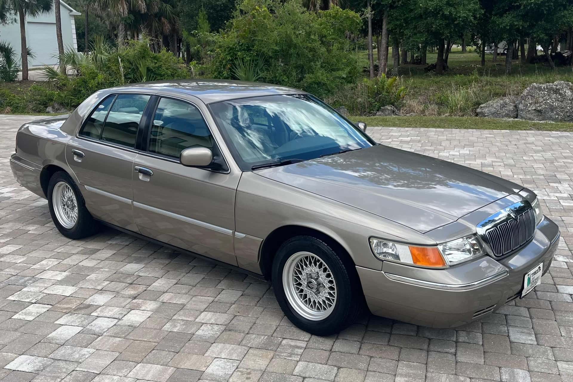 2001 Mercury Grand Marquis sold for $8,600