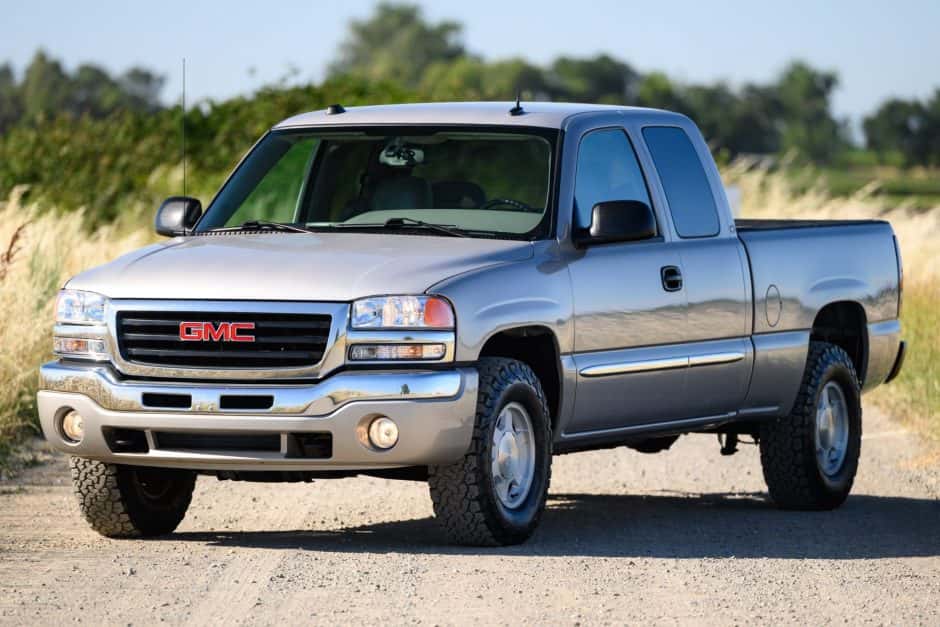 2004 GMC Sierra (GMT800 1999-2007) sold for $19,250