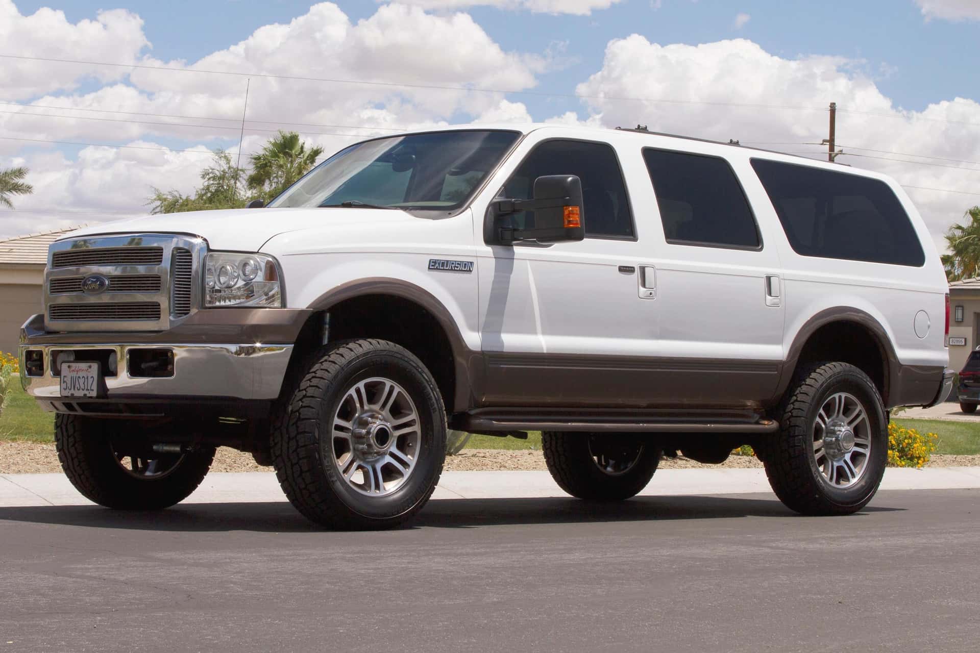 2005 Ford Excursion sold for $12,345
