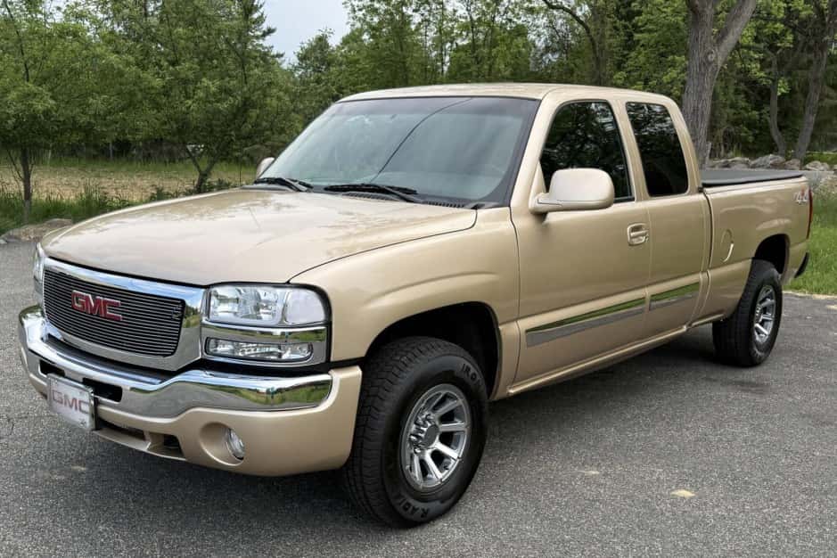 2003 GMC Sierra (GMT800 1999-2007) sold for $0