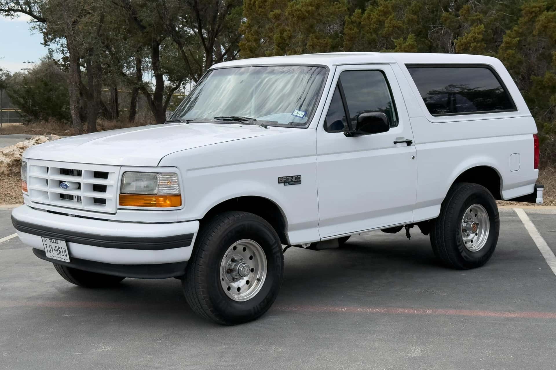 1995 Ford Bronco sold for $8,299