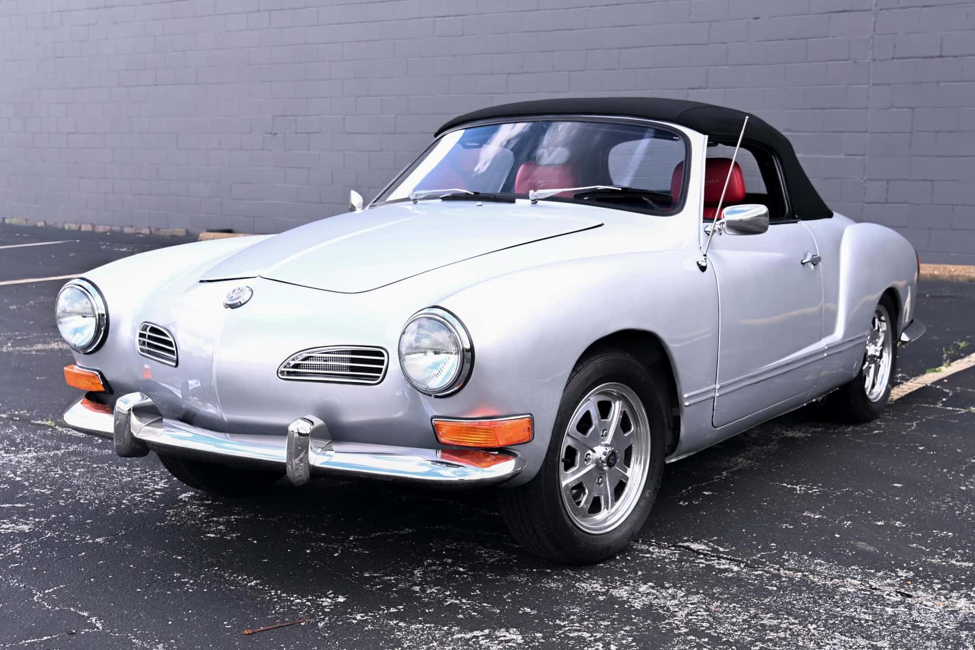 1971 Volkswagen Karmann Ghia sold for $13,000