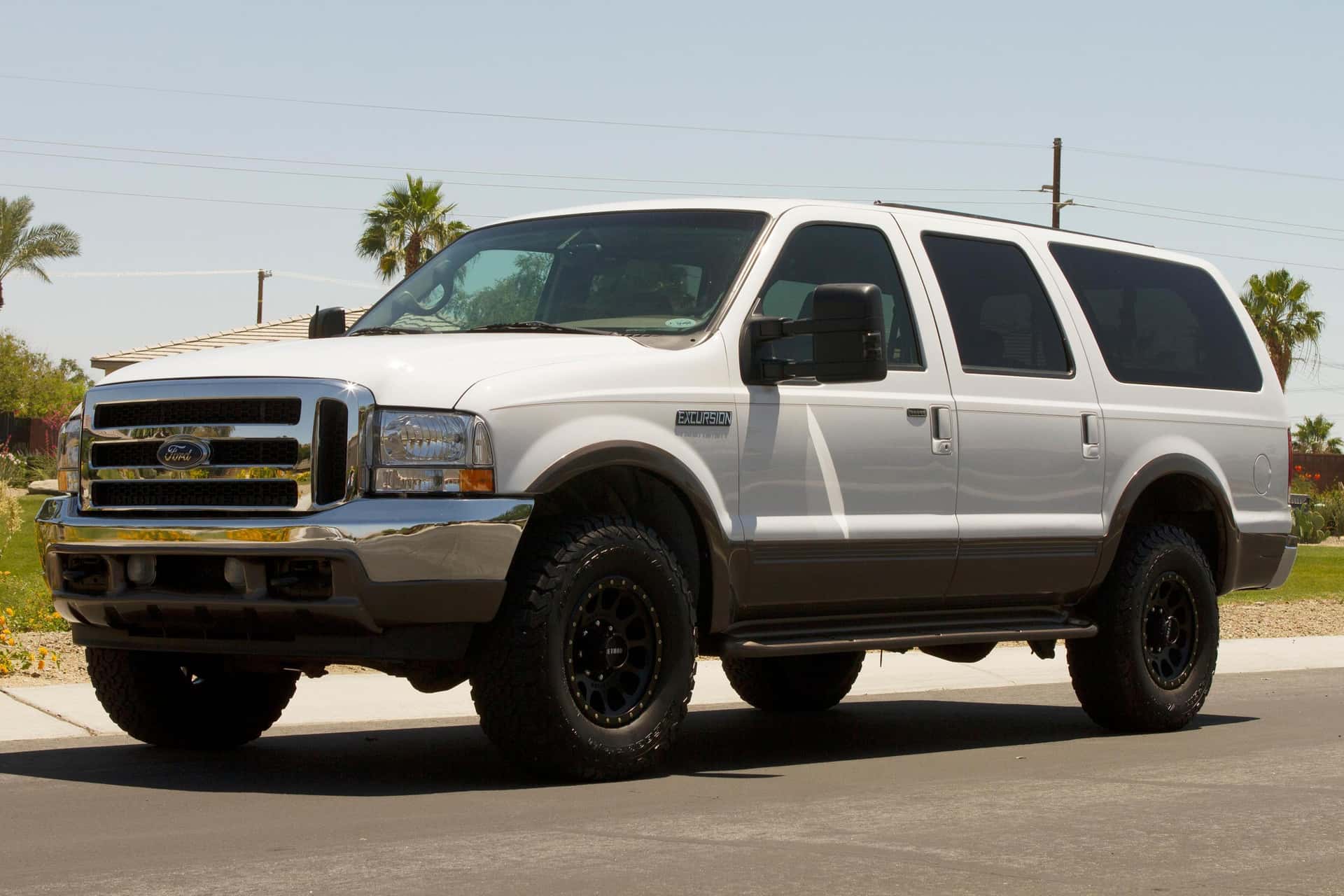 2001 Ford Excursion sold for $10,000