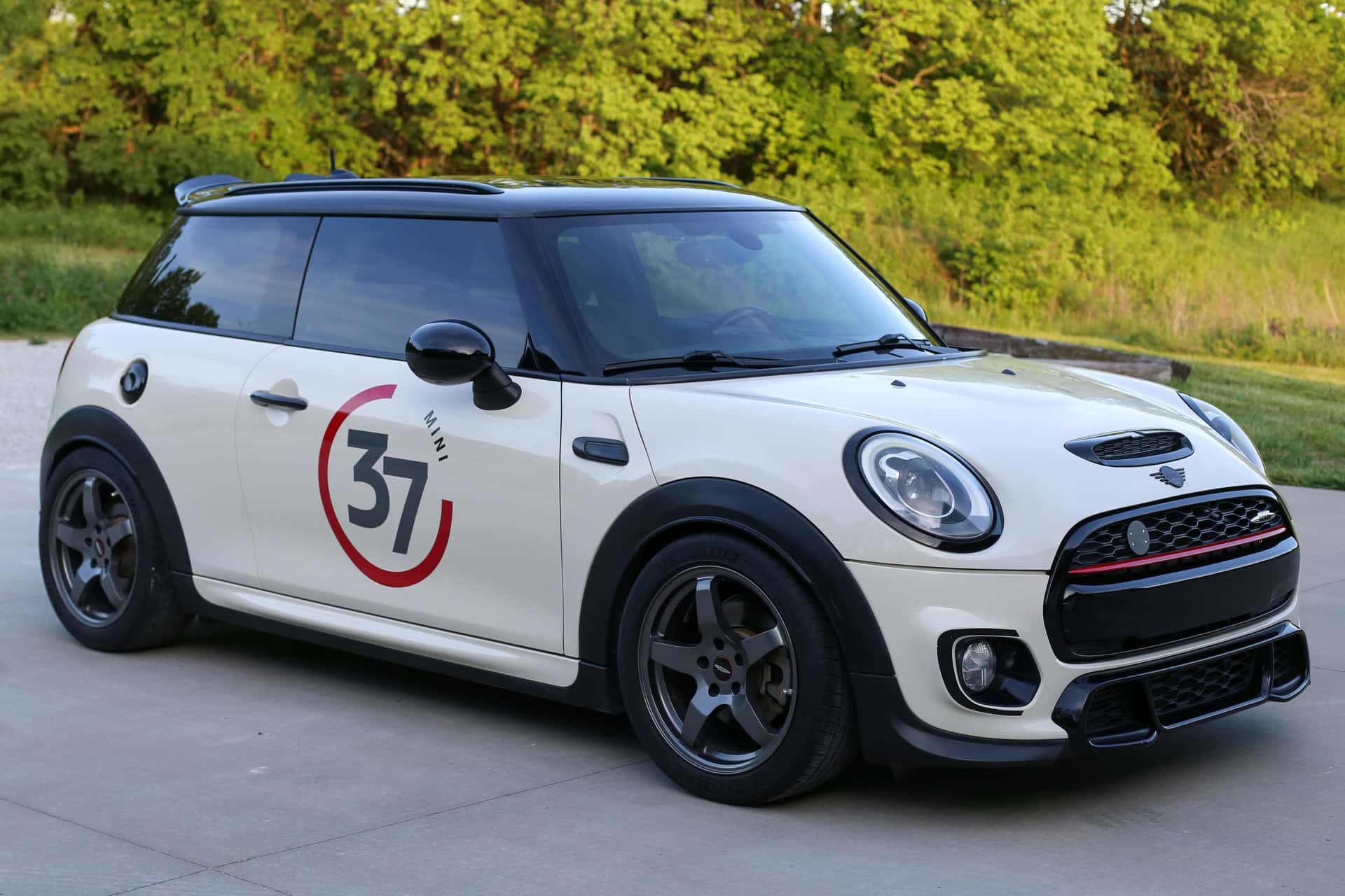 2017 MINI Cooper sold for $11,137