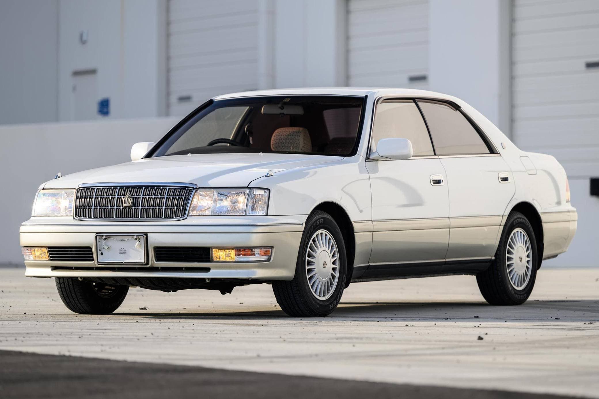 1998 Toyota Crown sold for $8,800