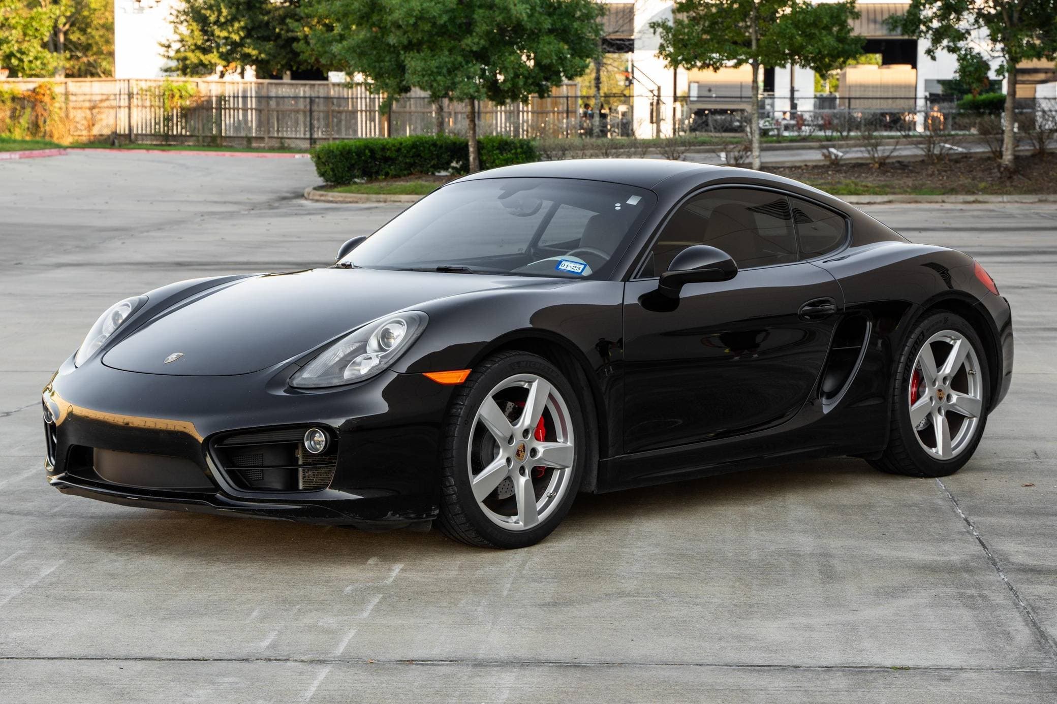 2014 Porsche 981 Cayman sold for $28,250