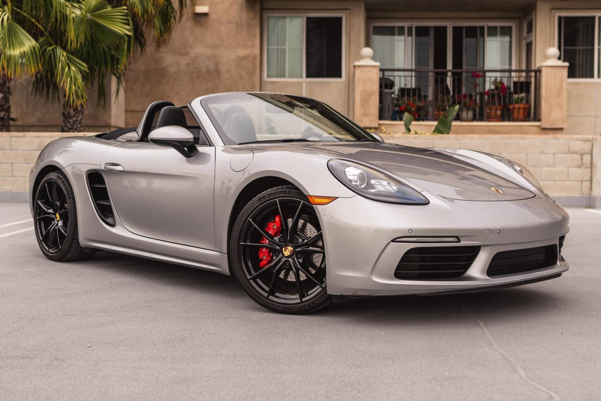 2018 Porsche 718 Boxster sold for $37,055
