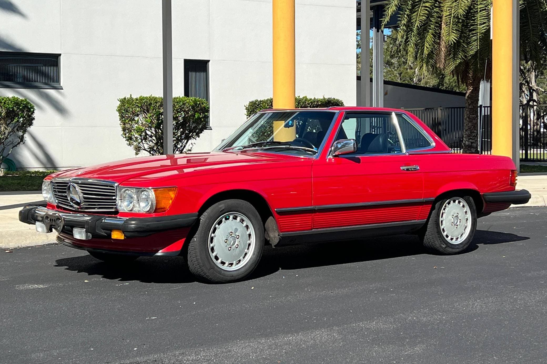 1986 Mercedes-Benz R107 SL sold for $15,500