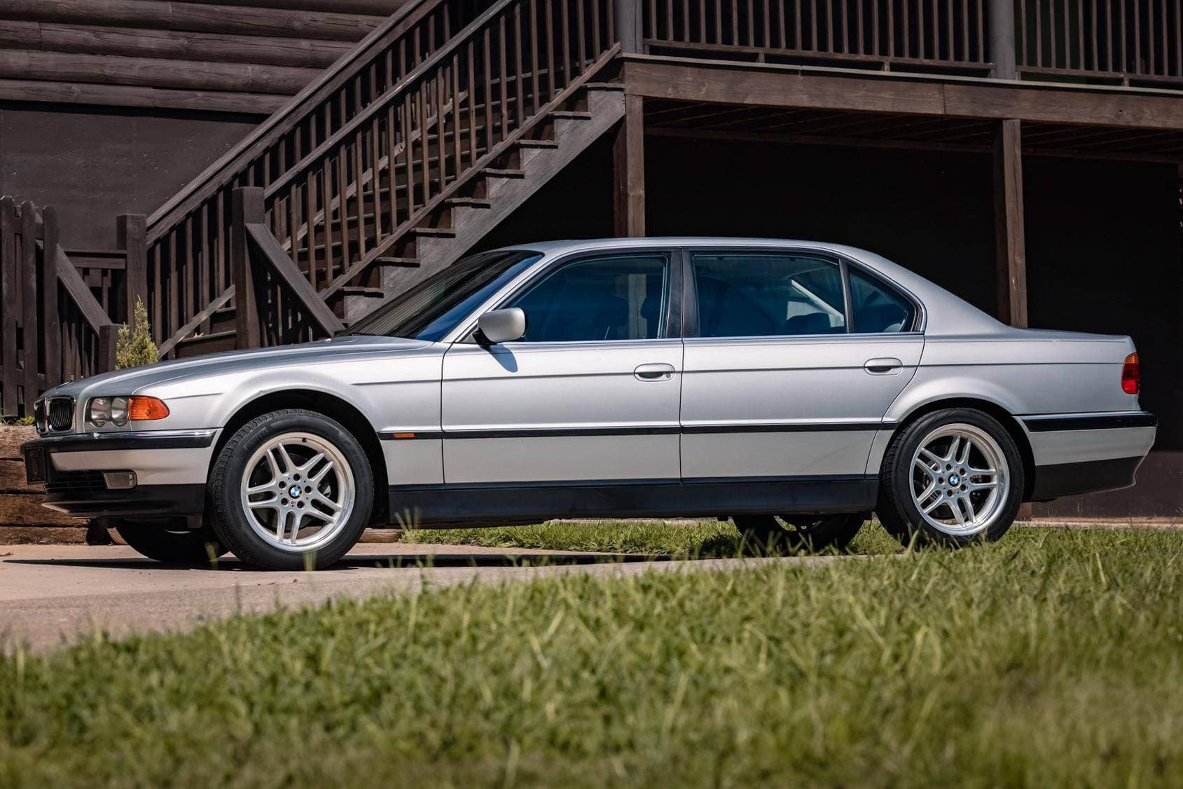 2000 BMW 7 Series sold for $7,250